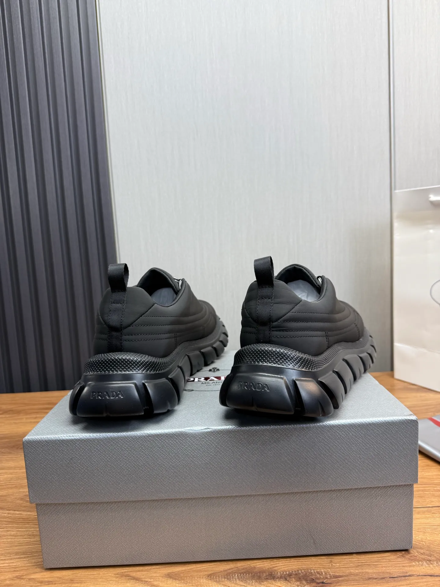 Men's shoes 💰580💰 [PRADA] Men's shoes are popular in the counter, official website synchronization, 1 high-quality shipment ✔️Imported waterproof fabric + cowhide lining, 1🆚1 replica, original sole, 38-45 (45 customized, non-refundable)